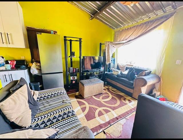 2 BEDROOM HOUSE FOR SALE IN ORANGE FARM